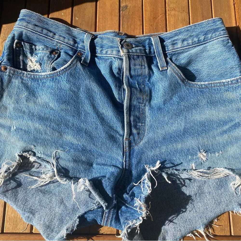 Levi’s 501 cutoffs. Size 28 - Picture 2 of 5
